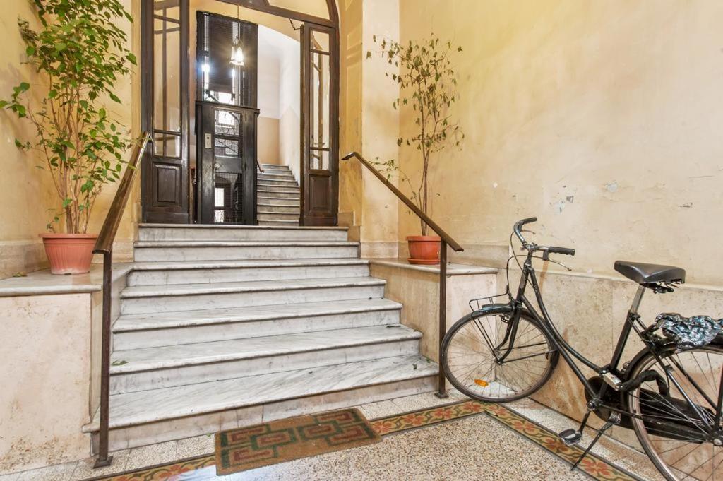 Beautiful And Spacious Apartment Next To Termini 10 Minutes From Coliseum Exterior foto